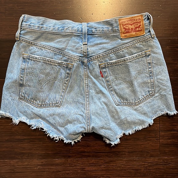 Levi’s 501 denim shorts - Picture 2 of 4